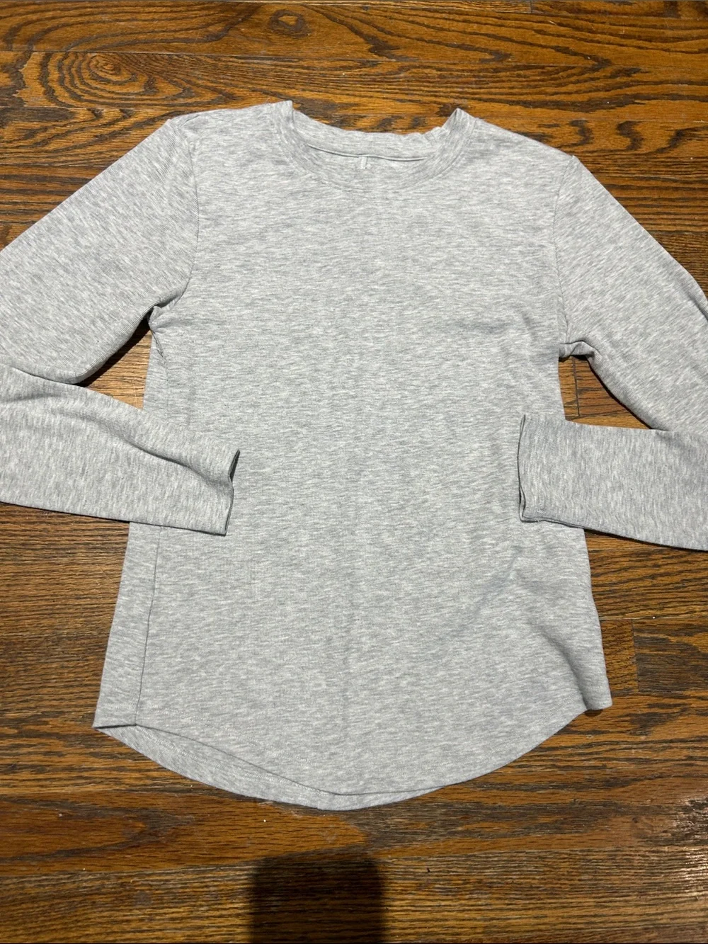 American Eagle Outfitters Light Heather Gray Long-Sleeve Tee